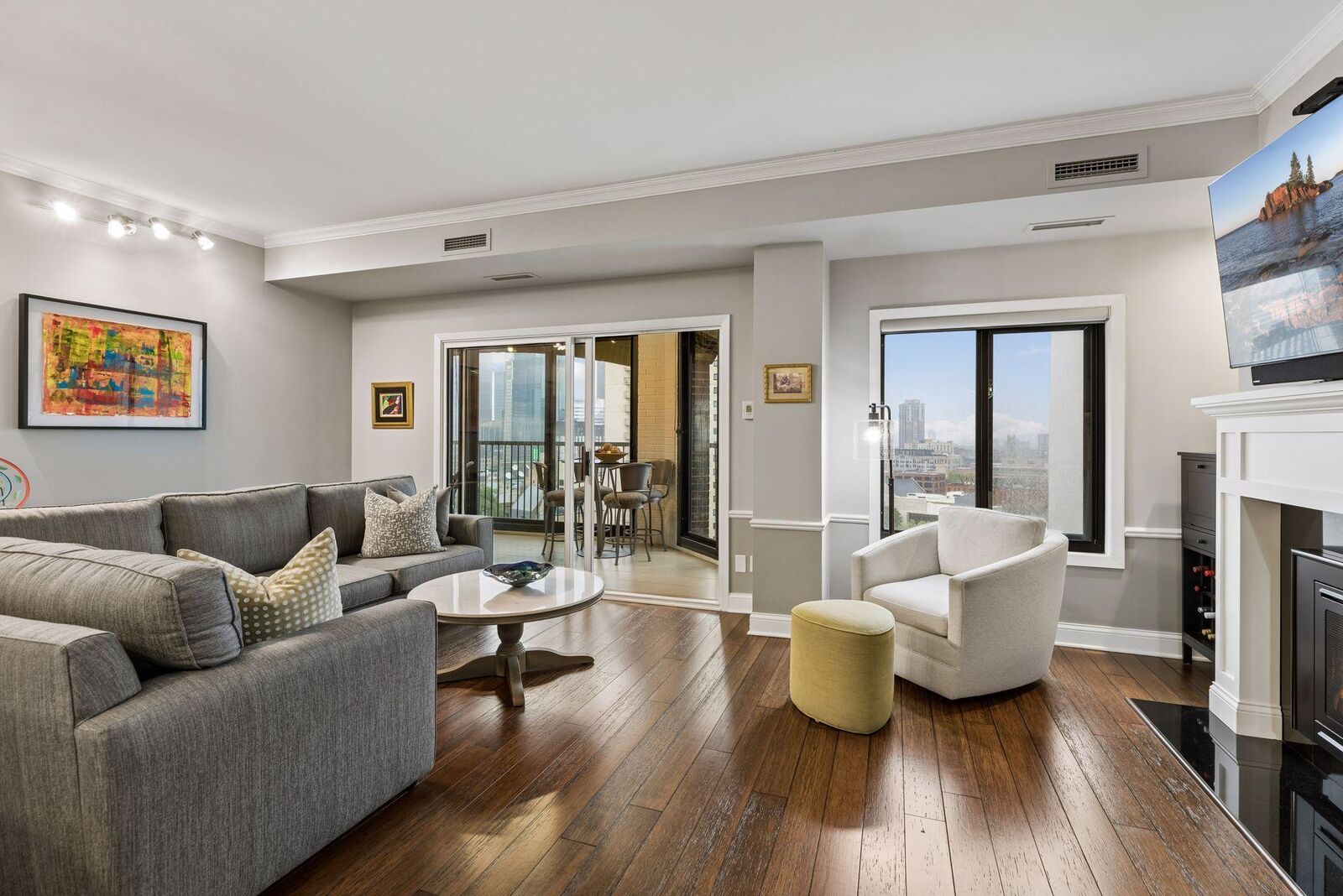 Property Photo:  1235 Yale Place 1307  MN 55403 
