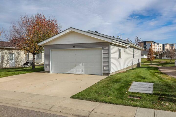 Property Photo:  29 Chartwell Place SE  AB T1B 0E2 