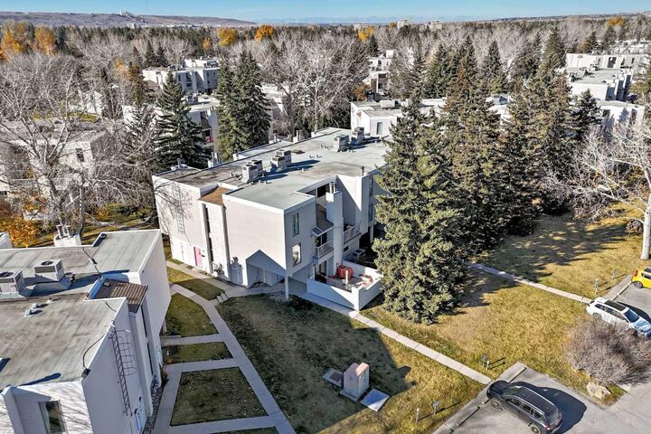 Property Photo:  3500 Varsity Drive NW 201  AB T2L 1Y3 