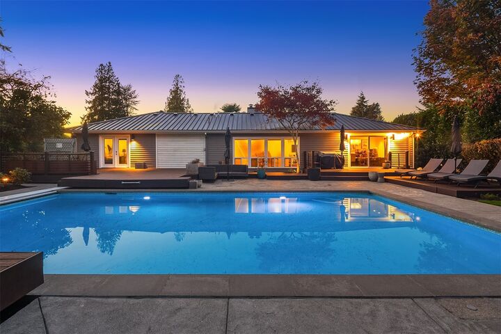 Property Photo:  8712  Talbot Road  WA 98026 