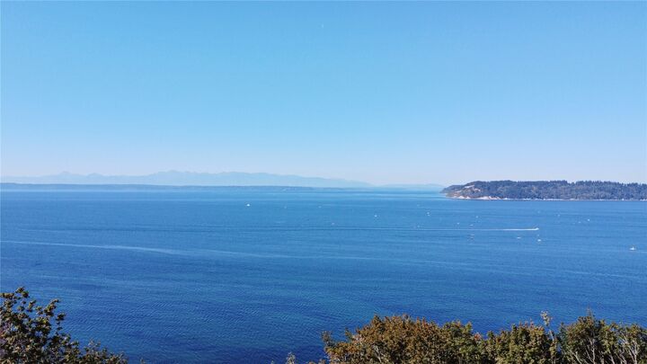 Property Photo:  11812  Marine View Drive  WA 98026 