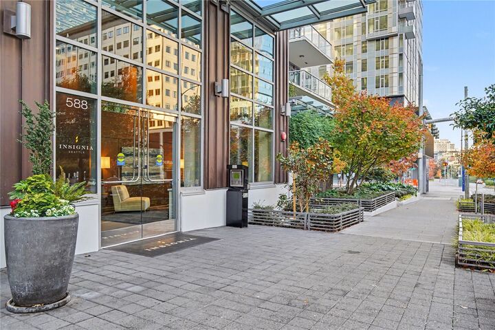 Property Photo: 588 Bell Street 1707S WA 98121