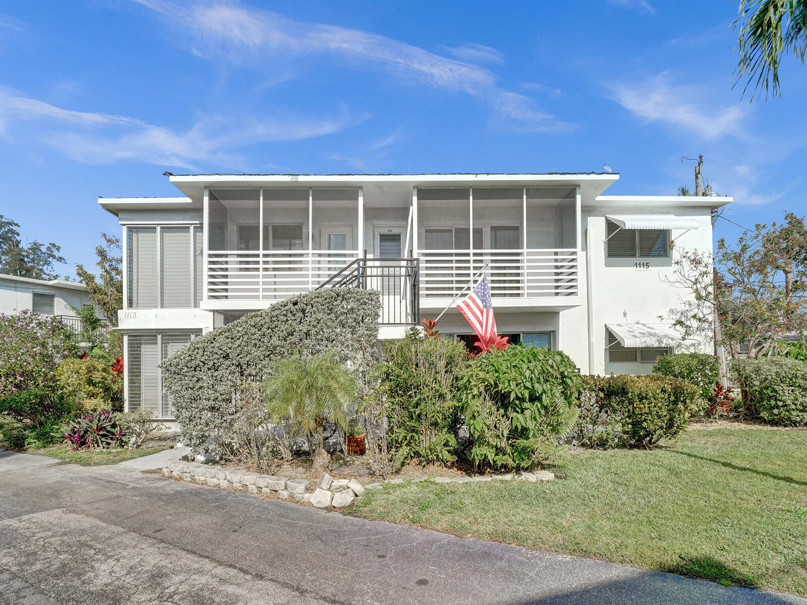 Property Photo:  1115 SE 14th Place 19C  FL 33316 
