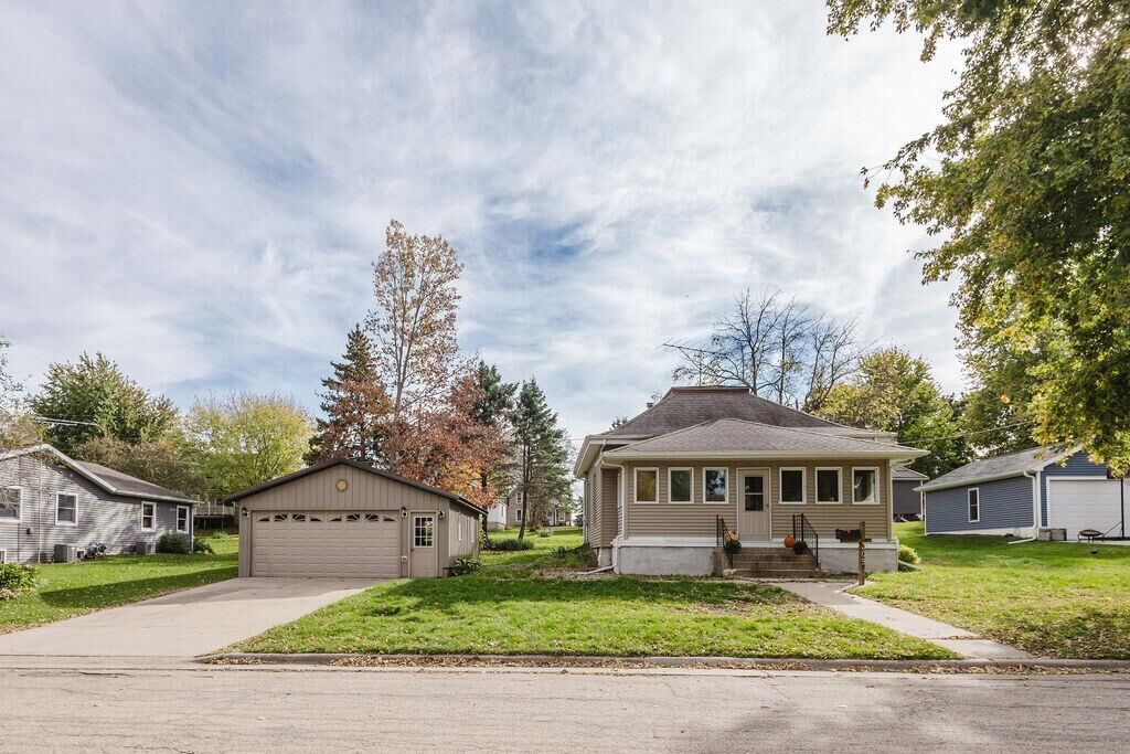 Property Photo:  309 E Chapel Street  WI 53533 