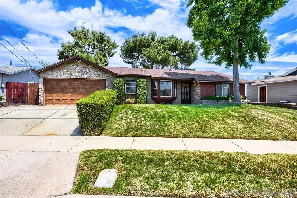 Property Photo: 9427 West Heaney Circle CA 92071