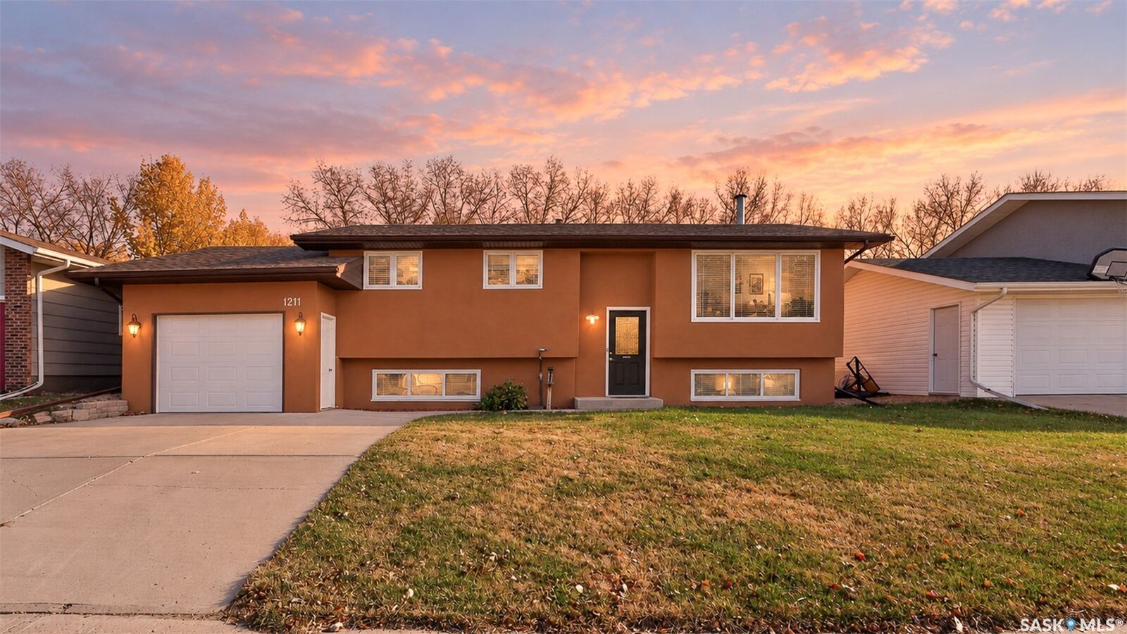 Property Photo:  1211 Pascoe Drive E  SK S6H 7A2 