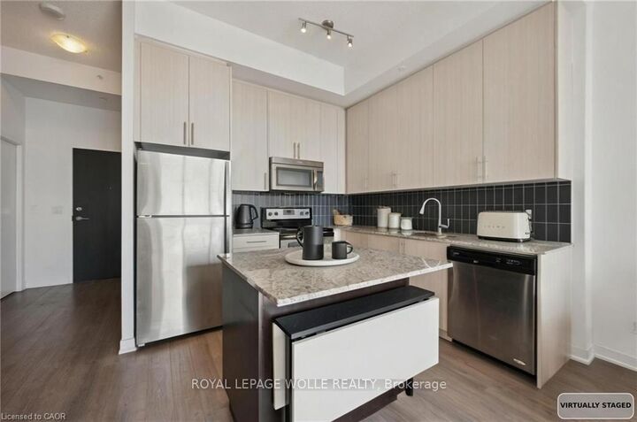 Property Photo:  85 Duke Street W 1707  ON N2H 0B7 