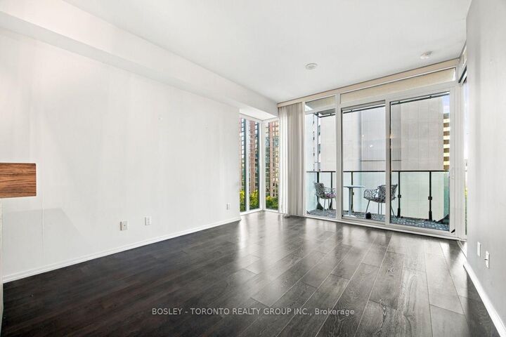 Property Photo: 75 St. Nicholas Street 805 ON M4Y 0A5