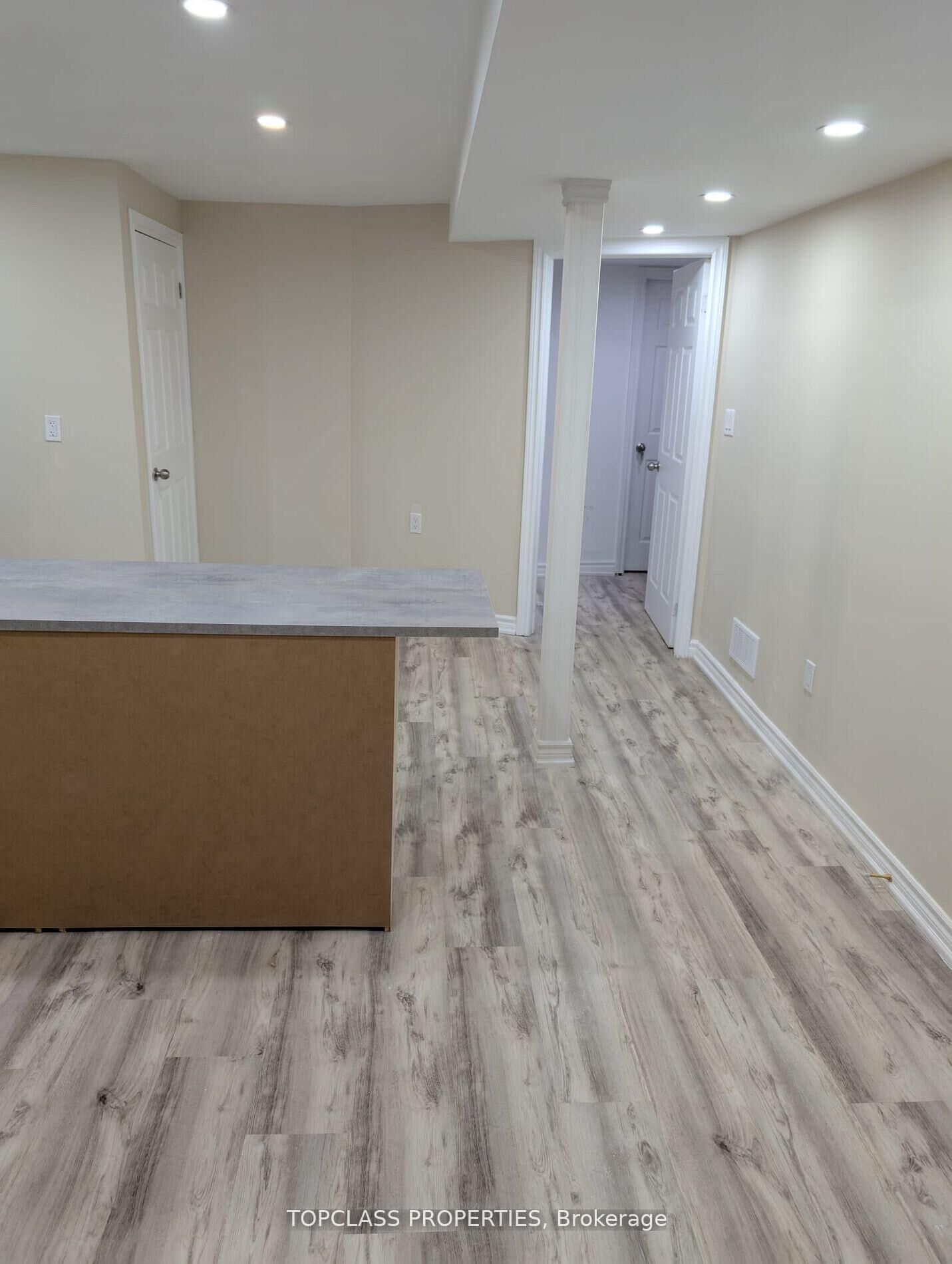 Property Photo:  76 Samandria Avenue  ON L1R 3G5 