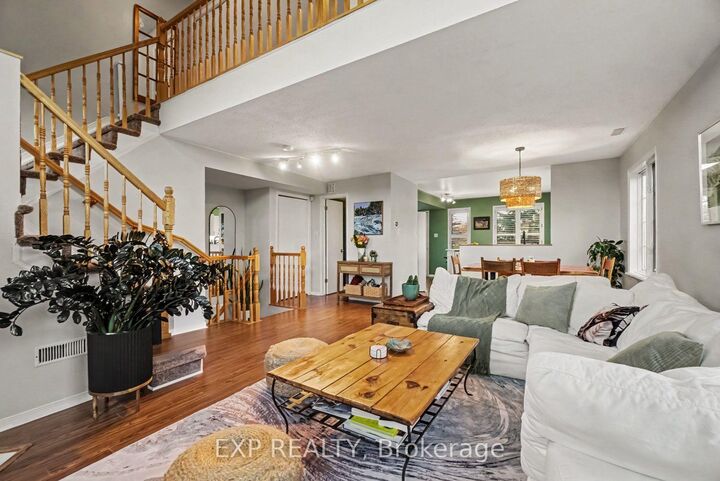 Property Photo:  4 Briston Private 1  ON K1G 5P5 