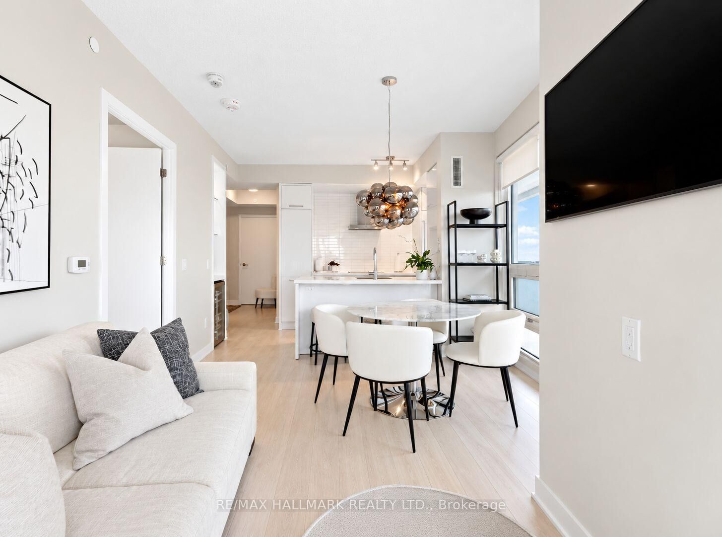 Property Photo:  2221 Yonge Street 4009  ON M4S 0B8 