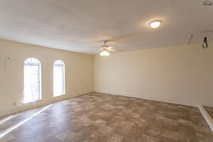 Property Photo:  914 Nakomis Trail  TX 76310 