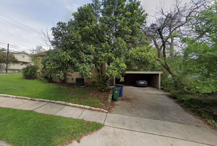 Property Photo: 813 W 30th Street TX 78705