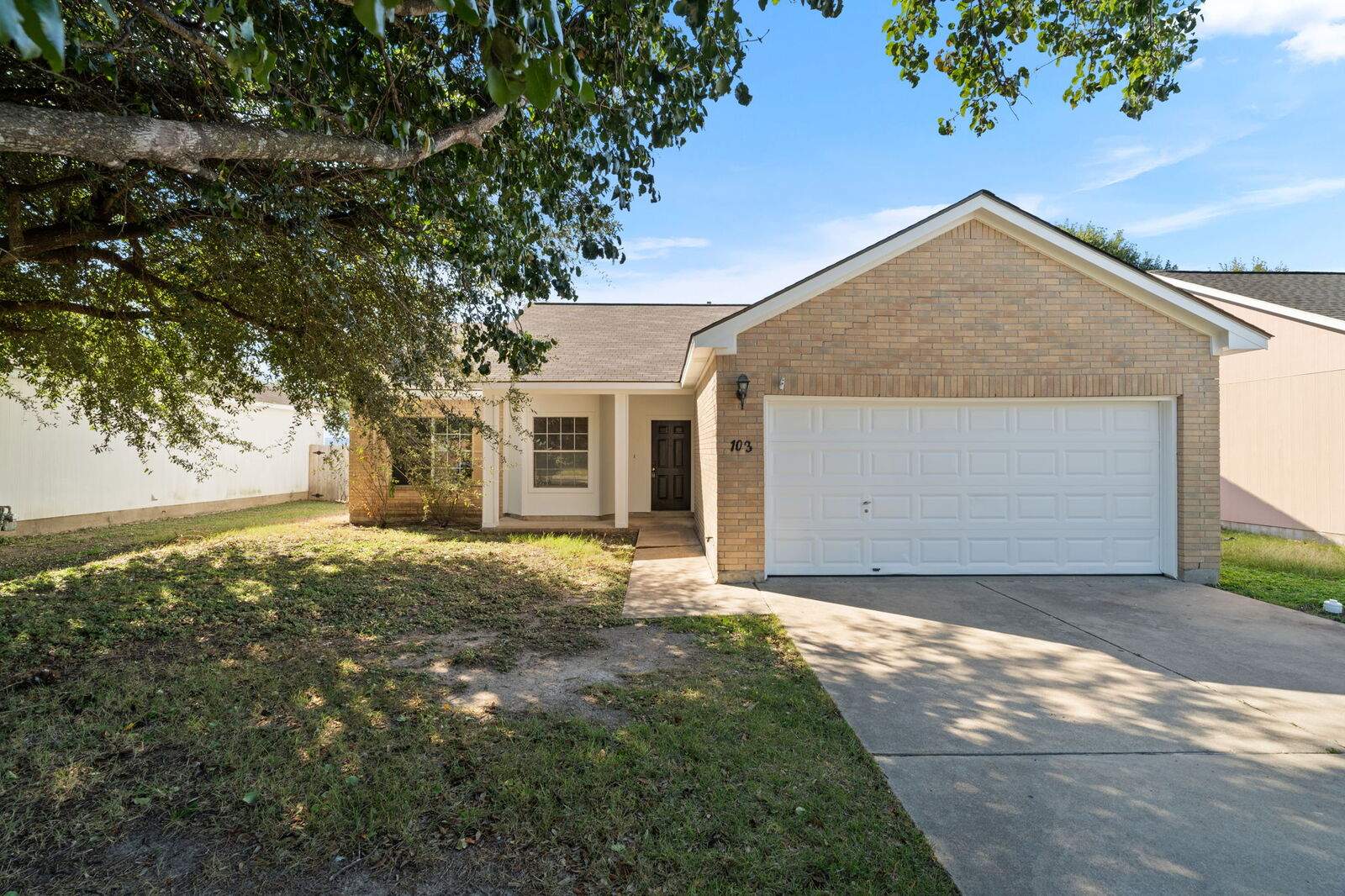 Property Photo: 103 Kates Way TX 78634