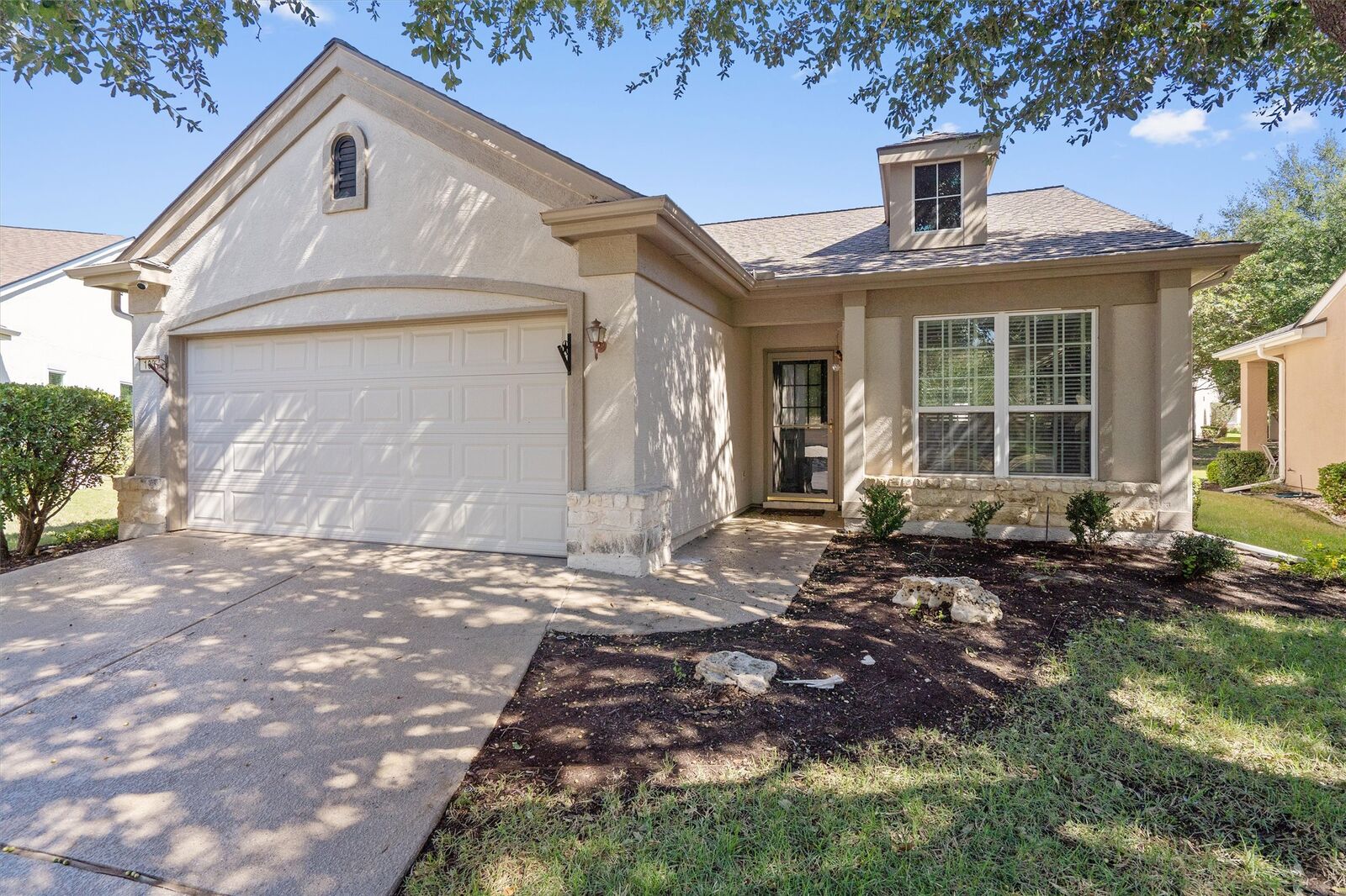 Property Photo:  106 Hummingbird Cove  TX 78633 
