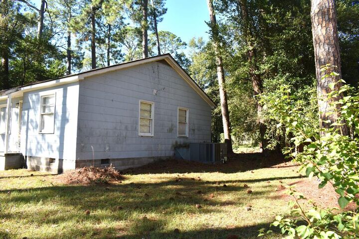 Property Photo:  201 Waverly Ave  GA 31705 