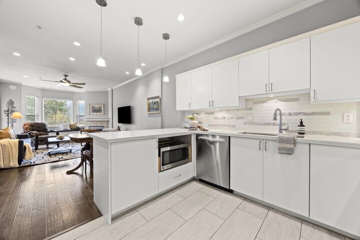 Property Photo:  121 Shoreline Circle 103  BC V3H 5G2 