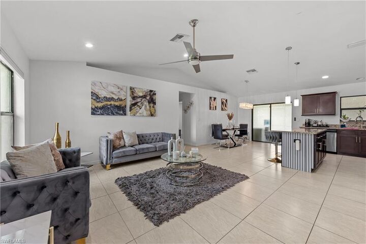Property Photo: 623 SE 3rd St FL 33990