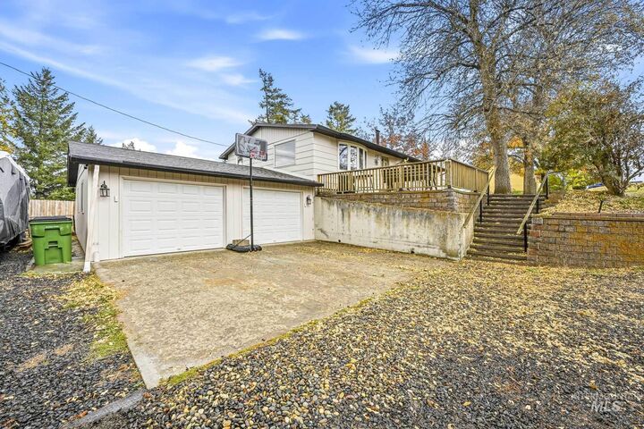 Property Photo: 210 N High St WA 99179