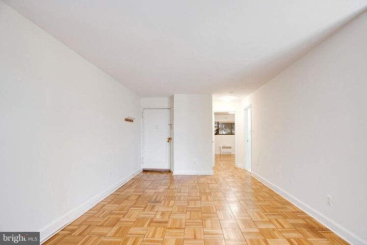 Property Photo:  1565 N Colonial Terrace 204-Z  VA 22209 