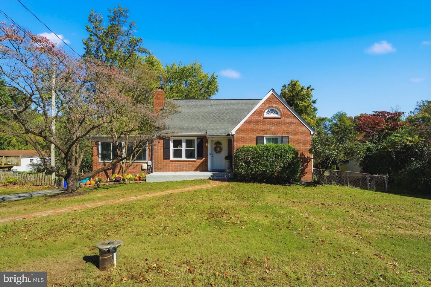 Property Photo: 23737 Woodfield Road MD 20882