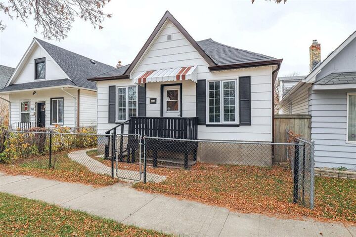 Property Photo:  756 Manitoba Avenue  MB R2W 2H5 