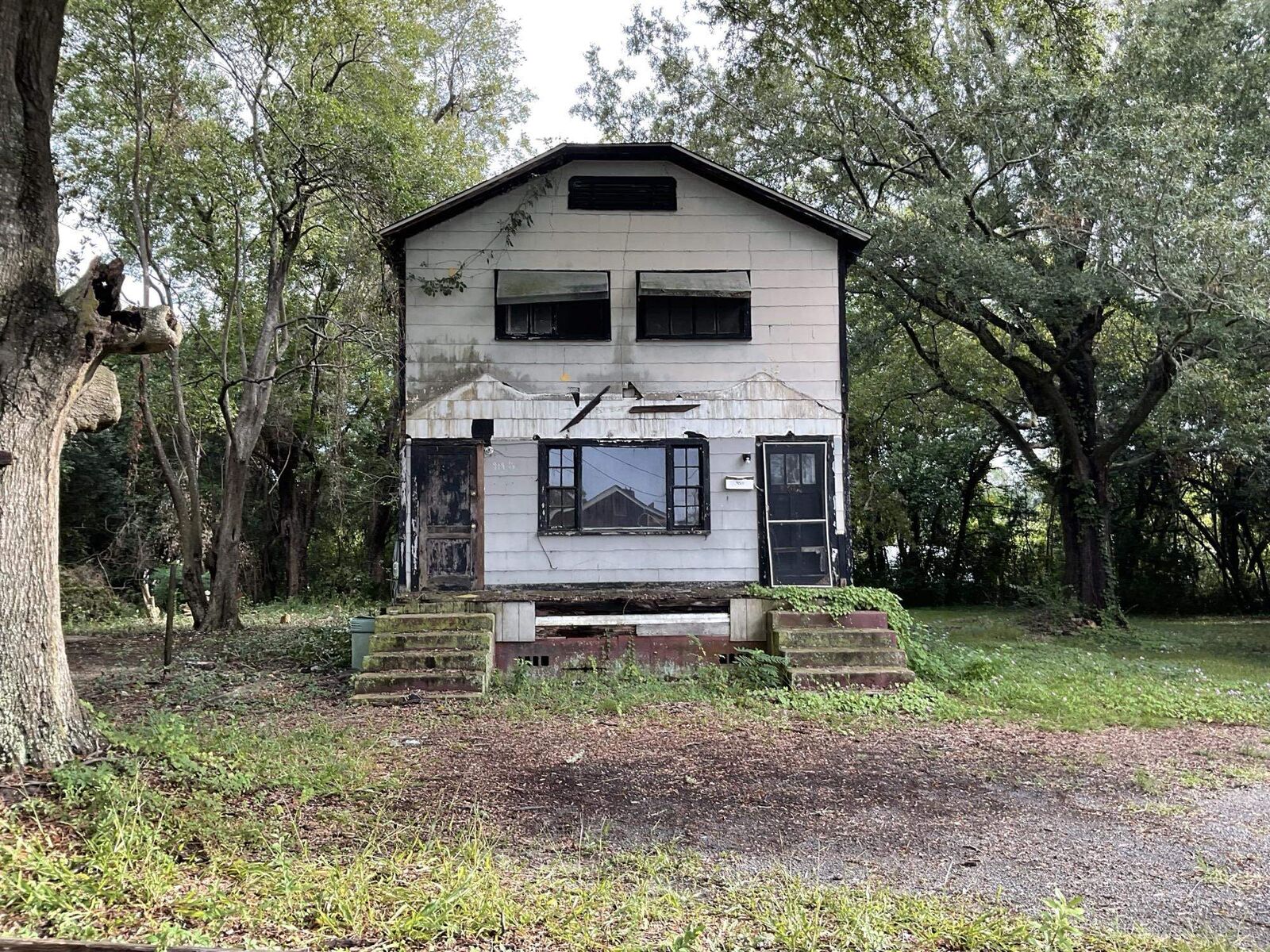Property Photo:  914 1/2 Duke St.  SC 29440 