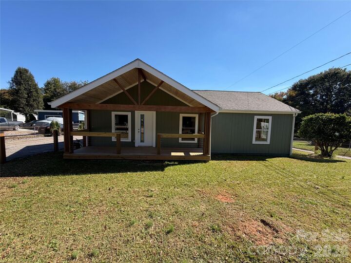 Property Photo: 121 Autumn Leaf Road NC 28166