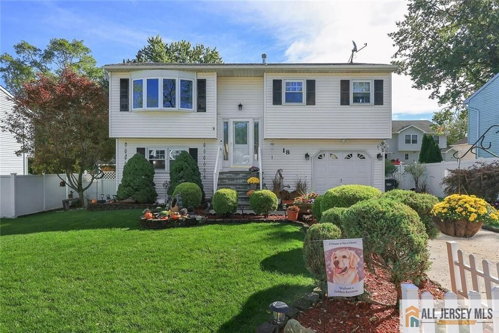 Property Photo:  18 Westinghouse Street  NJ 08840 