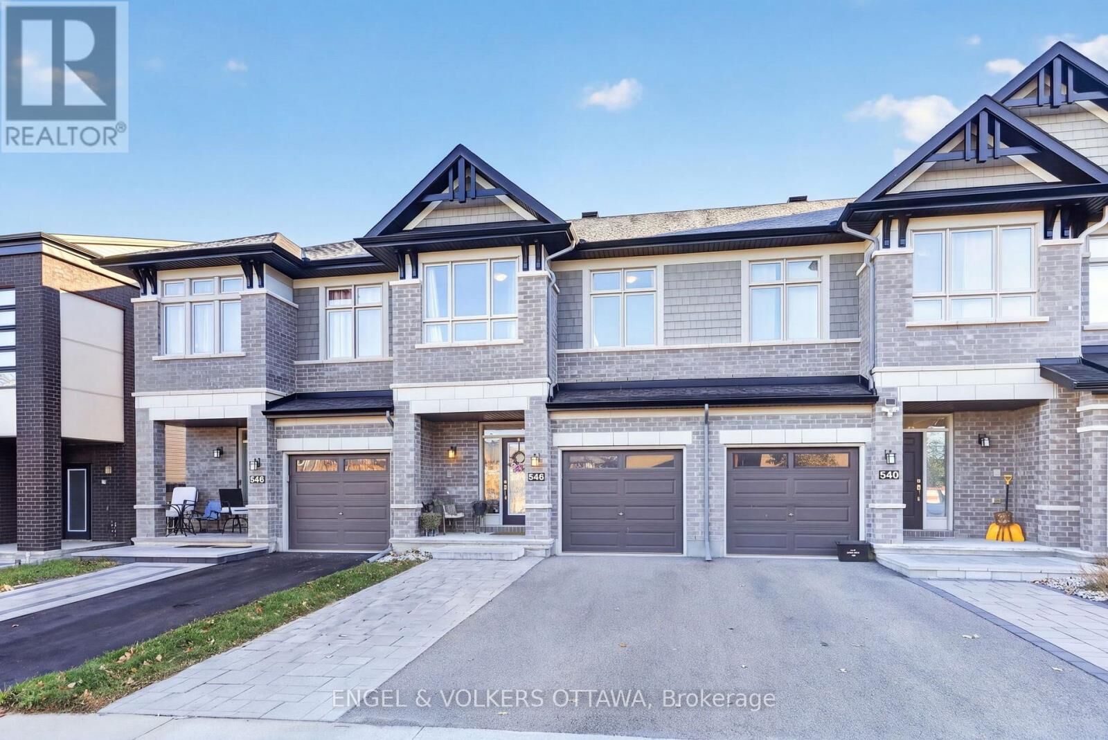 Property Photo: 546 Rowers Way ON K1X 0C6