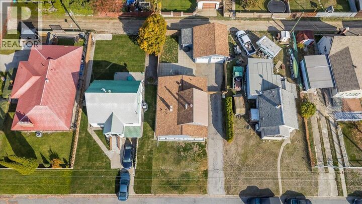 Property Photo: 2223 Sixth Avenue BC V1R 3B9