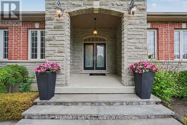 Property Photo: 4 Woodlot Court ON L7E 0C2