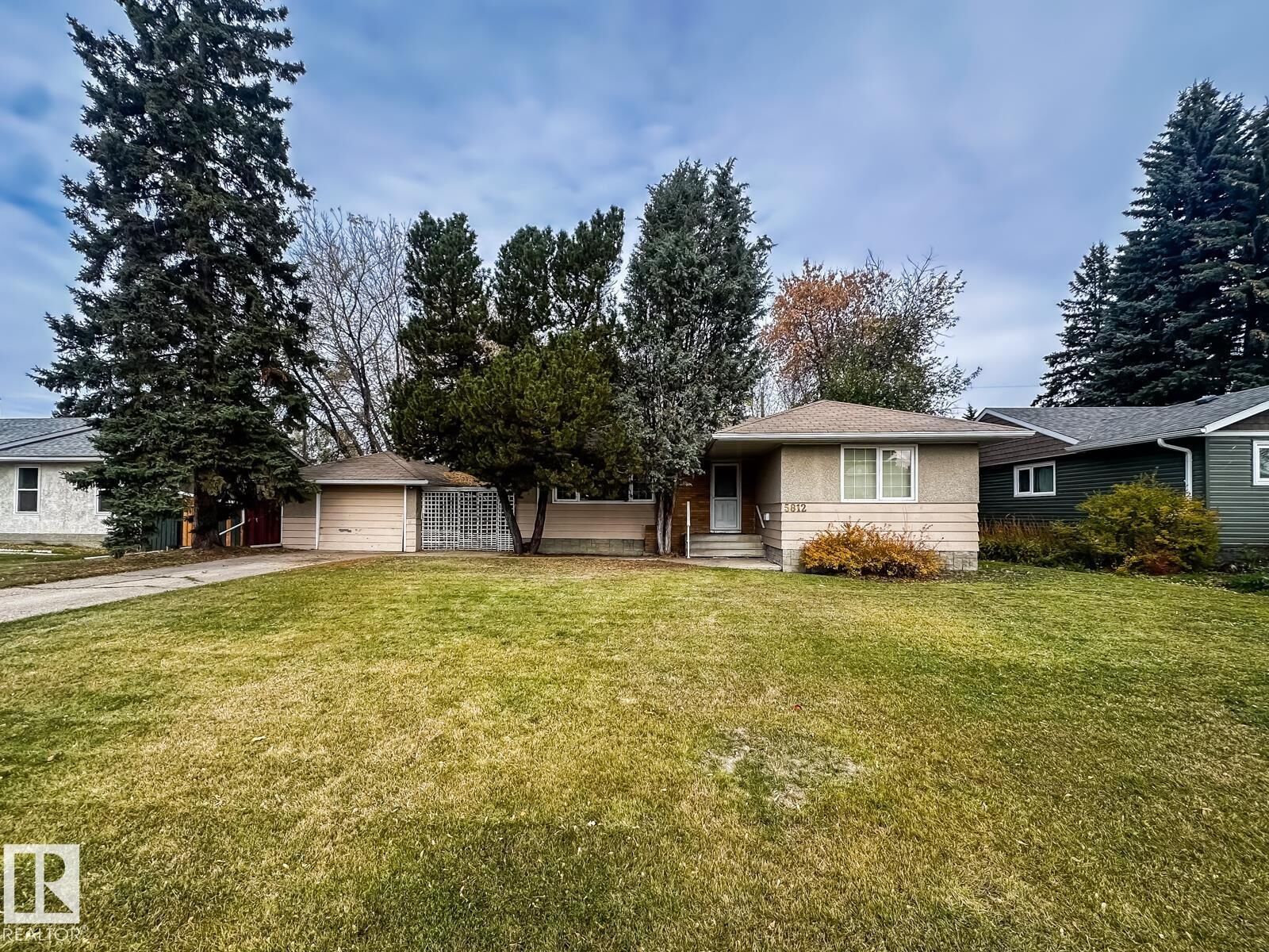 Property Photo:  5812 105 Av NW  AB T6A 1A6 
