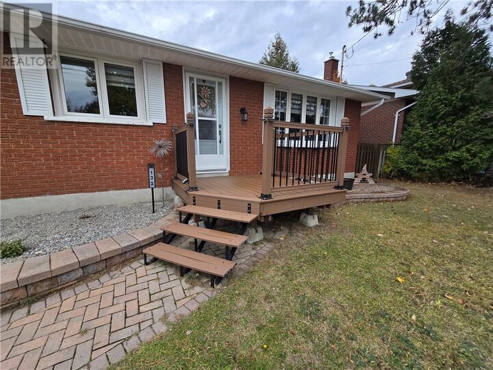 Property Photo:  132 Maplewood Crescent  ON P3L 1G9 
