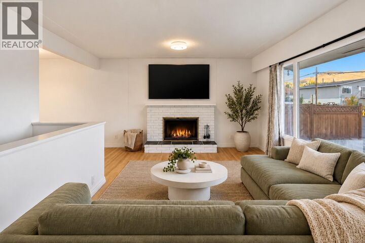 Property Photo: 675 Windsor Avenue BC V2B 2B2