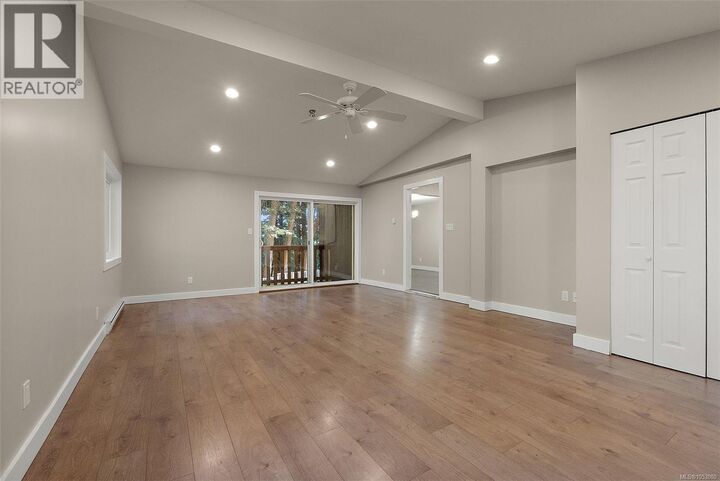 Photo de la propriété:  2454 Sooke Road  BC V9B 1X7 