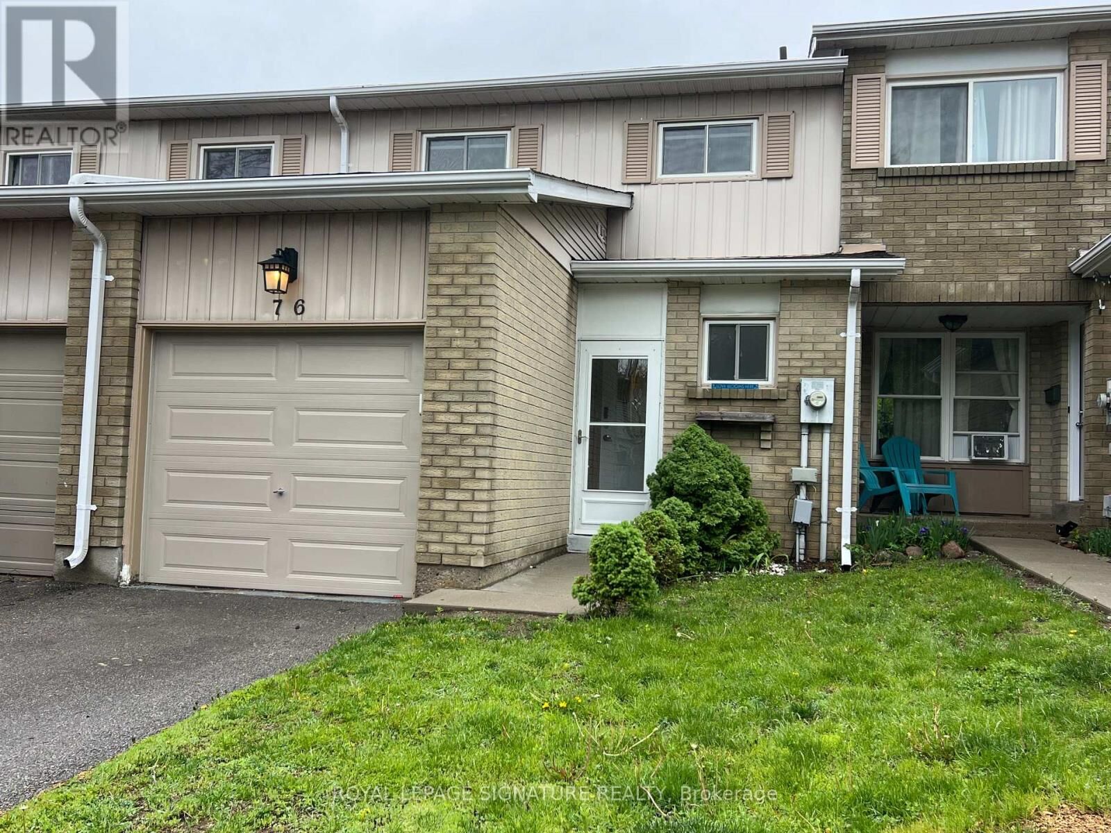 Property Photo:  700 Harmony Road North 76  ON L1K 1S2 