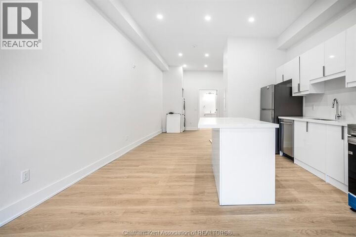 Property Photo:  153 King Street West 4  ON N7M 1E4 
