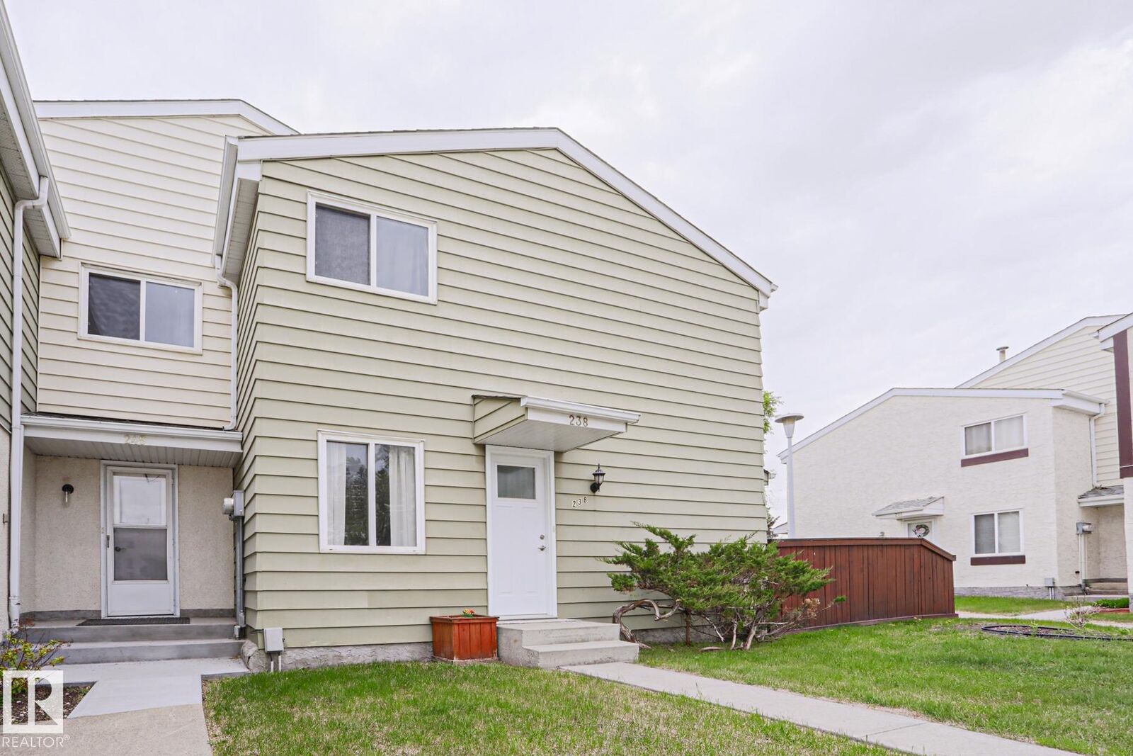 Property Photo: 238 Primrose Gardens Gardens NW AB T5T 0R1