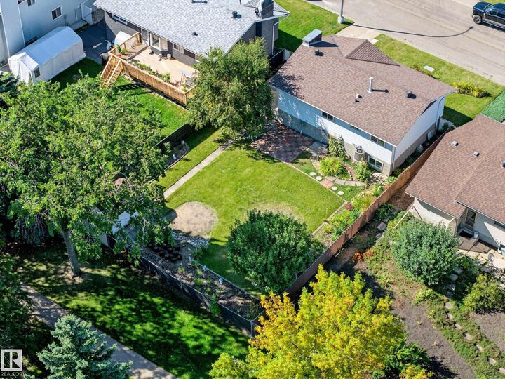 Property Photo:  2911 83 Street NW  AB T6K 3A4 