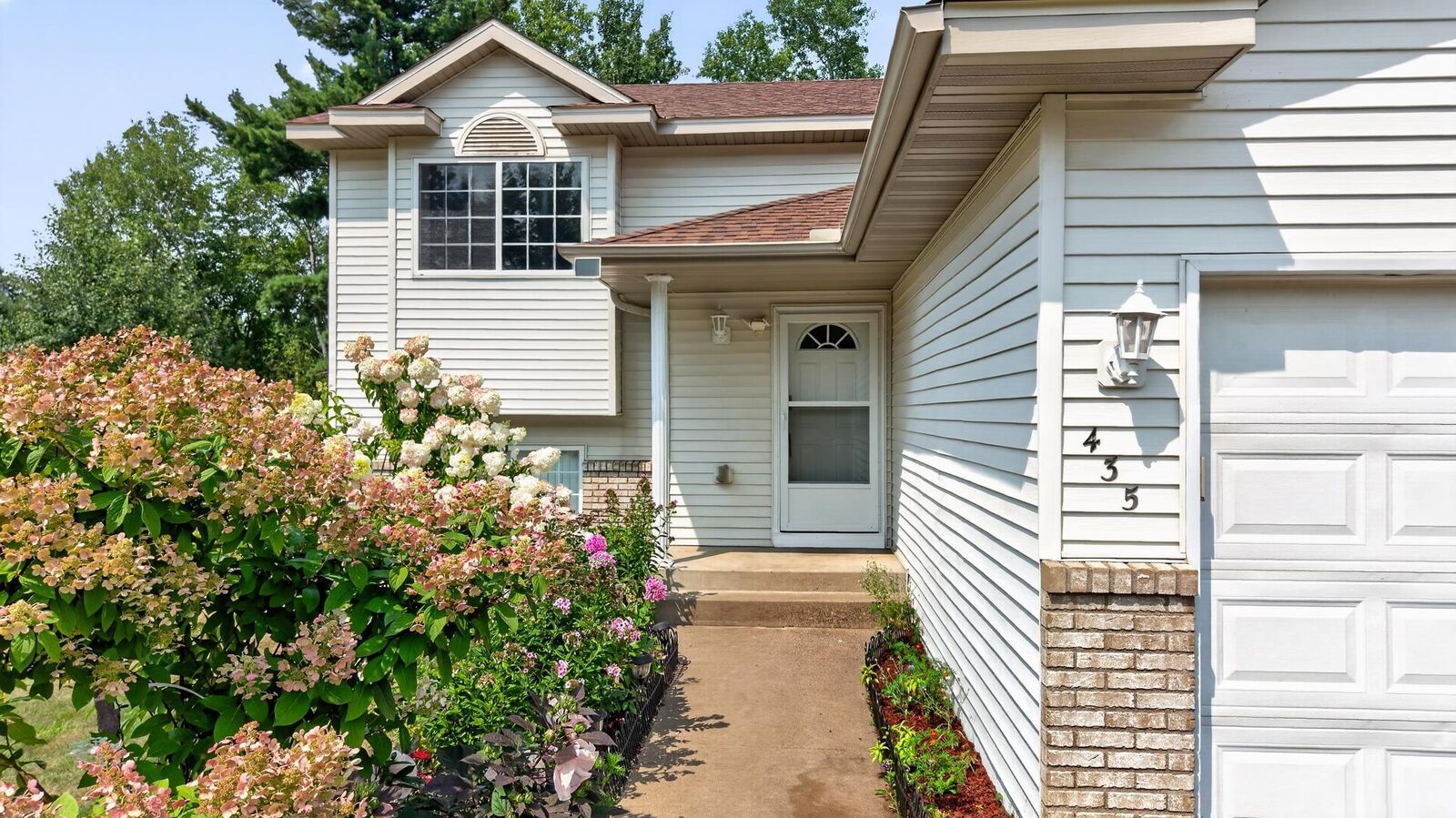 Property Photo:  435 8th Avenue NE  MN 55063 