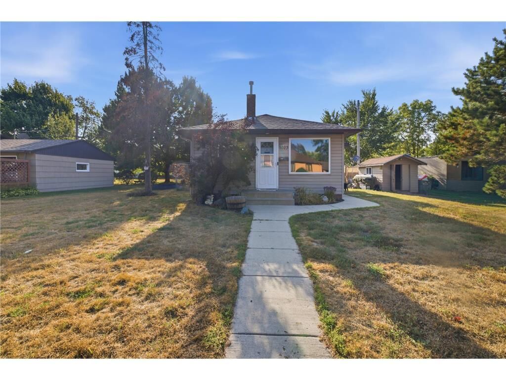 Property Photo: 1023 8th Avenue NE MN 56401