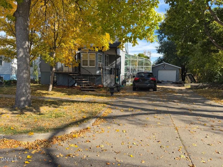 Property Photo:  925 N 13th Street N  ND 58501 