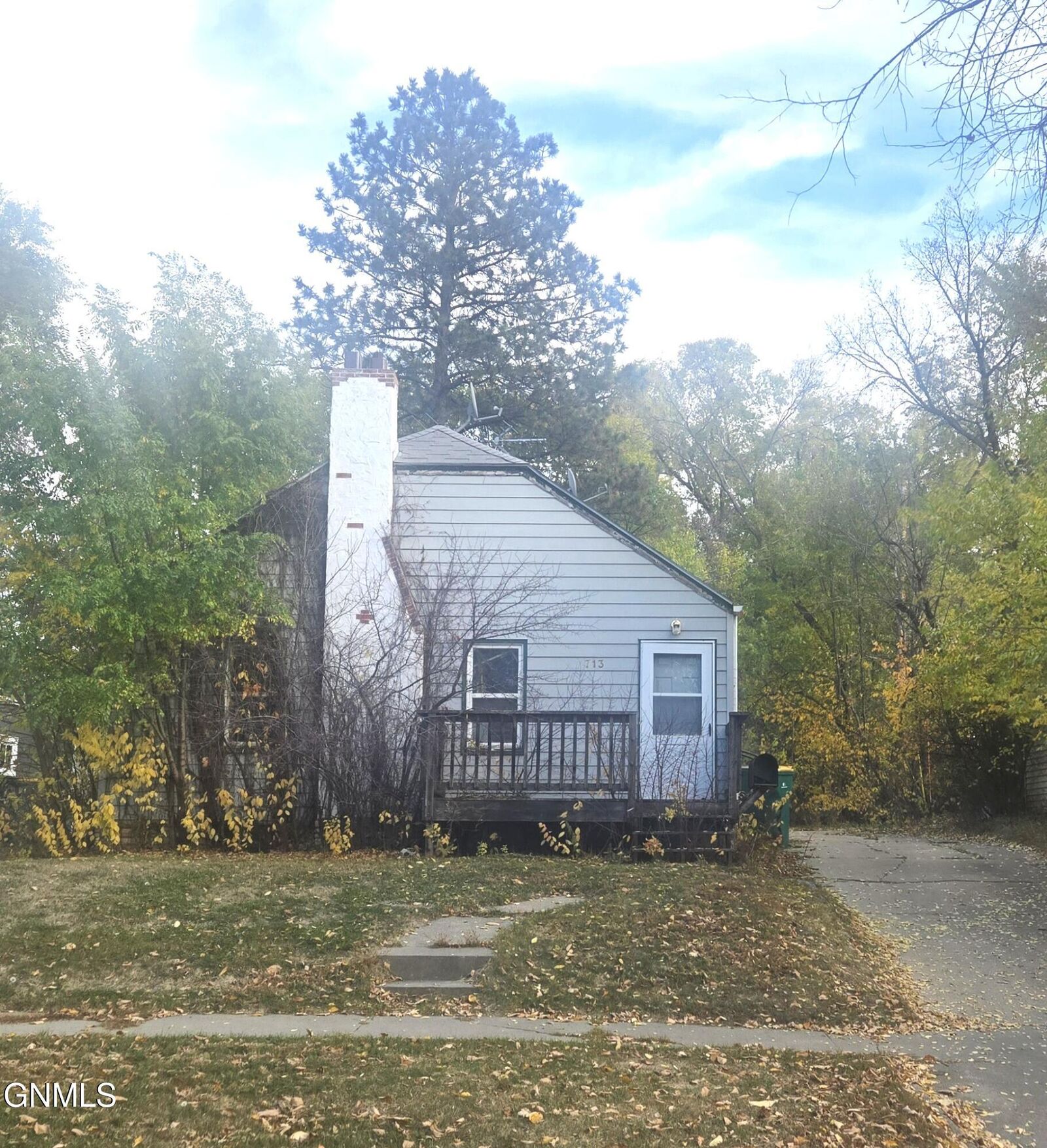 Property Photo:  713 10th Street N  ND 58501 