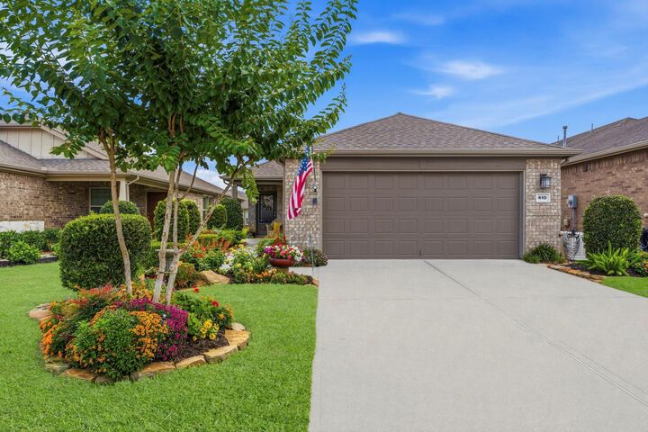 Property Photo: 410 Thistle Thorn Drive TX 77382