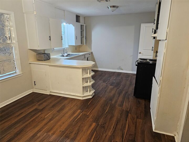 Property Photo:  1305 James Street  TX 77471 