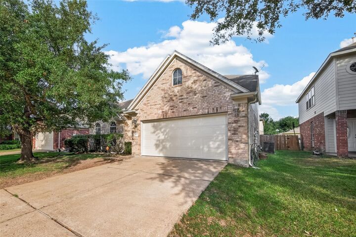 Property Photo: 2914 Aspen Park Lane TX 77084