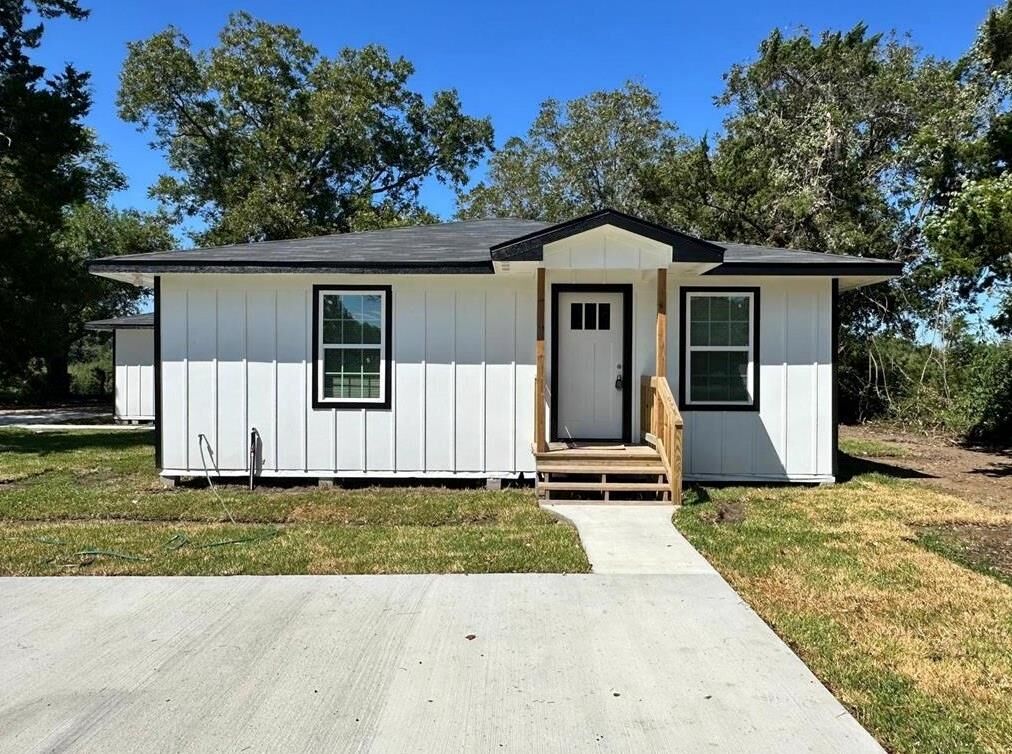 Property Photo:  539 Fm 770 Road N B  TX 77575 
