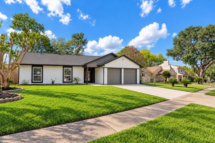 Property Photo: 7714 Summer Glen Lane TX 77072