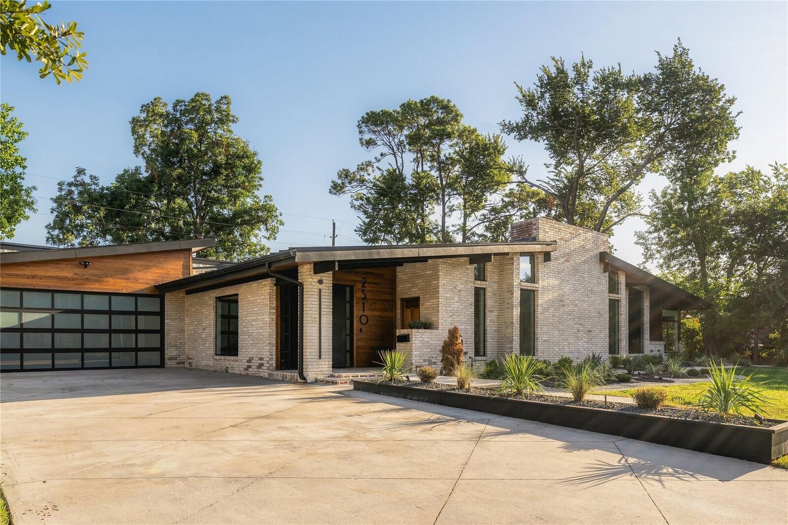 Property Photo:  2510 Underwood Street  TX 77030 